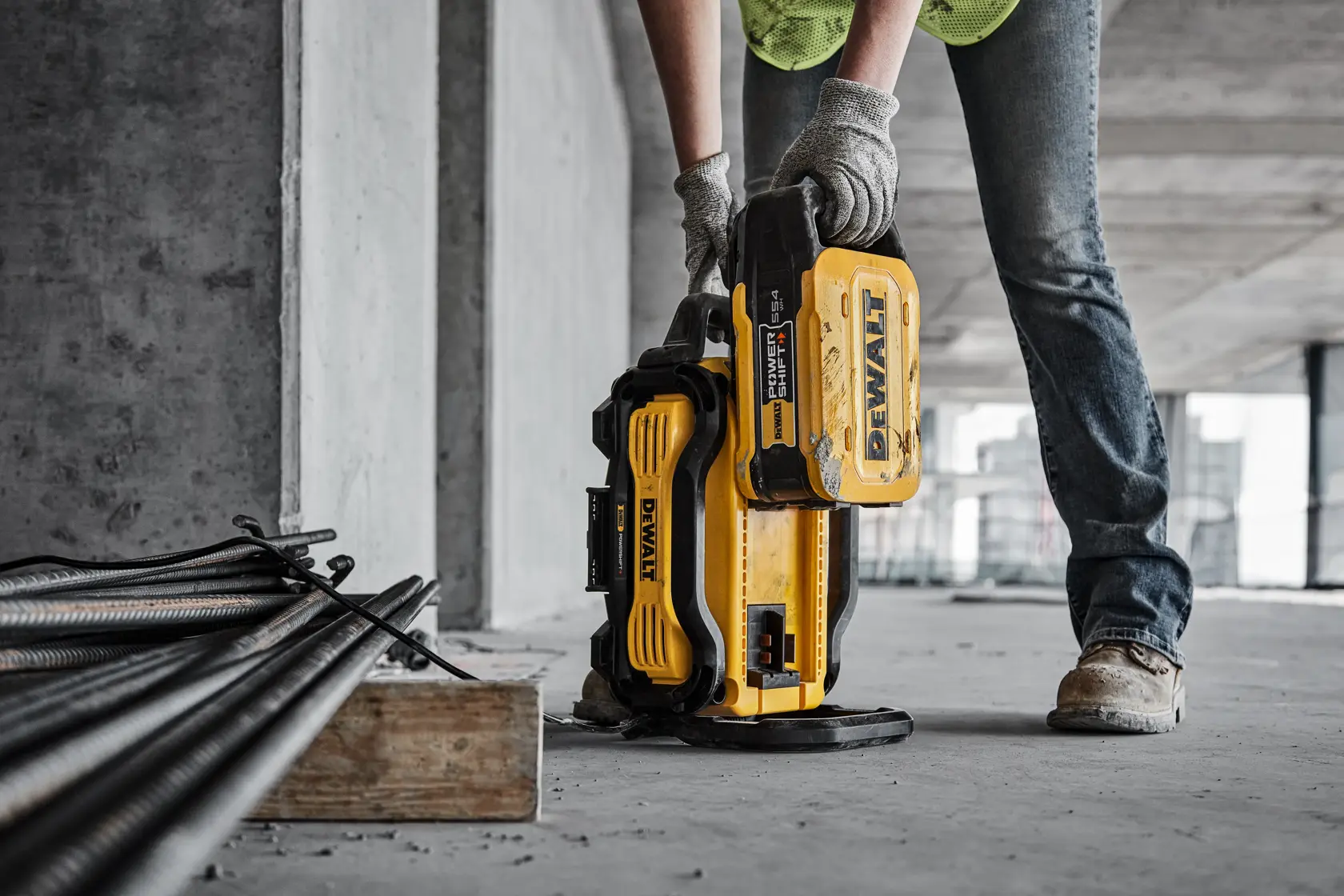 DEWALT® POWERSHIFT™ 550W oplader