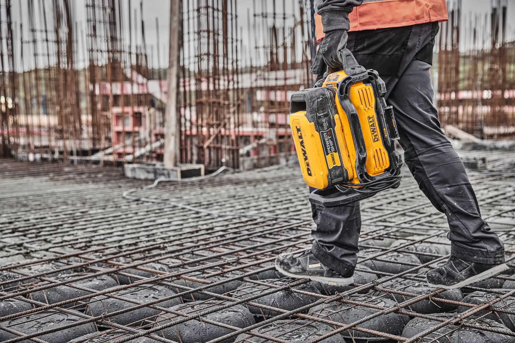 DEWALT® POWERSHIFT™ 550W oplader