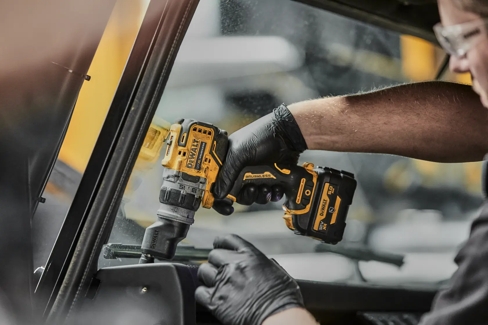 Perceuse Visseuse multi-têtes  XR 12V Brushless