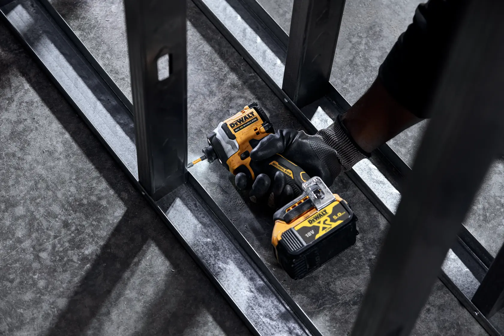 VISSEUSE CHOCS ULTRA COMPACTE XR 18V 5AH LI-ION BRUSHLESS