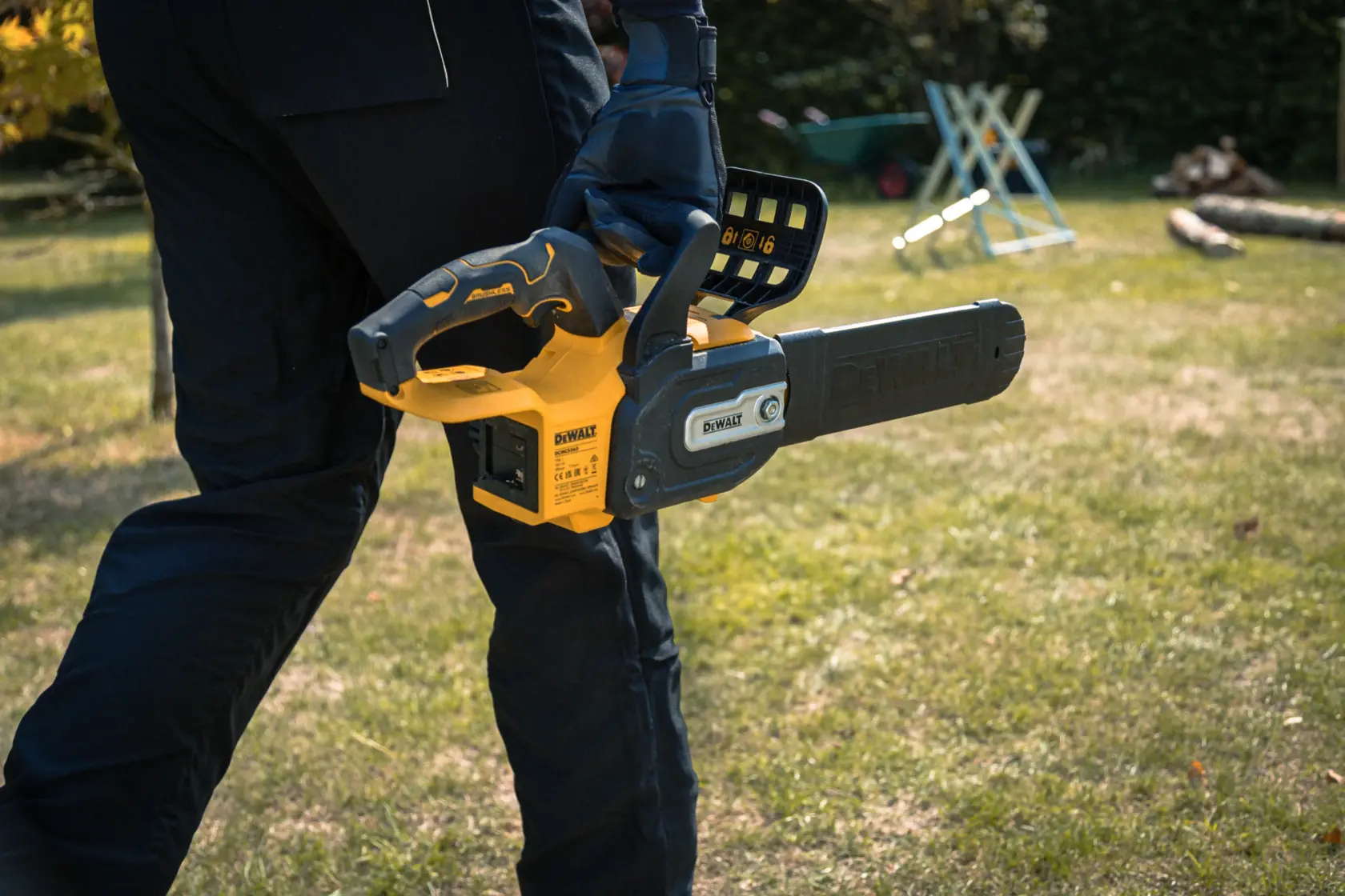 18V XR Tronçonneuse compacte Brushless 30cm (sans batterie ni chargeur)