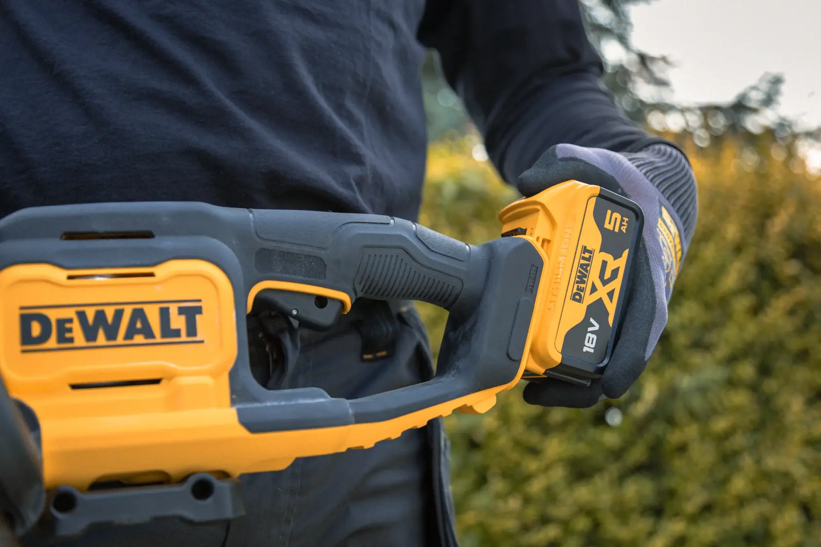 18V XR Taille-haie 55cm (avec batterie 5.0Ah et chargeur)