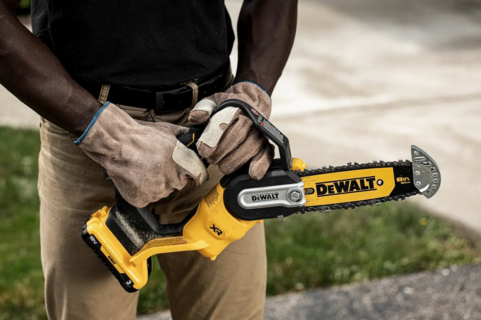 18V XR Scie d'élagage Brushless 20cm (sans batterie ni chargeur)