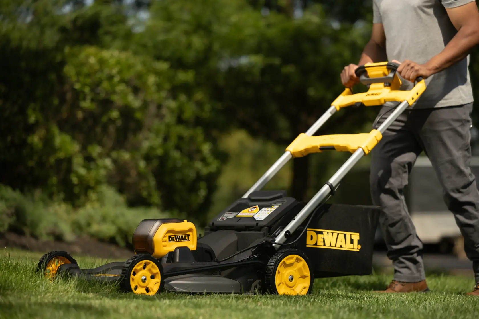 54V XR FLEXVOLT Brushless Zelftrekkende Grasmaaier 53cm (zonder accu en lader)