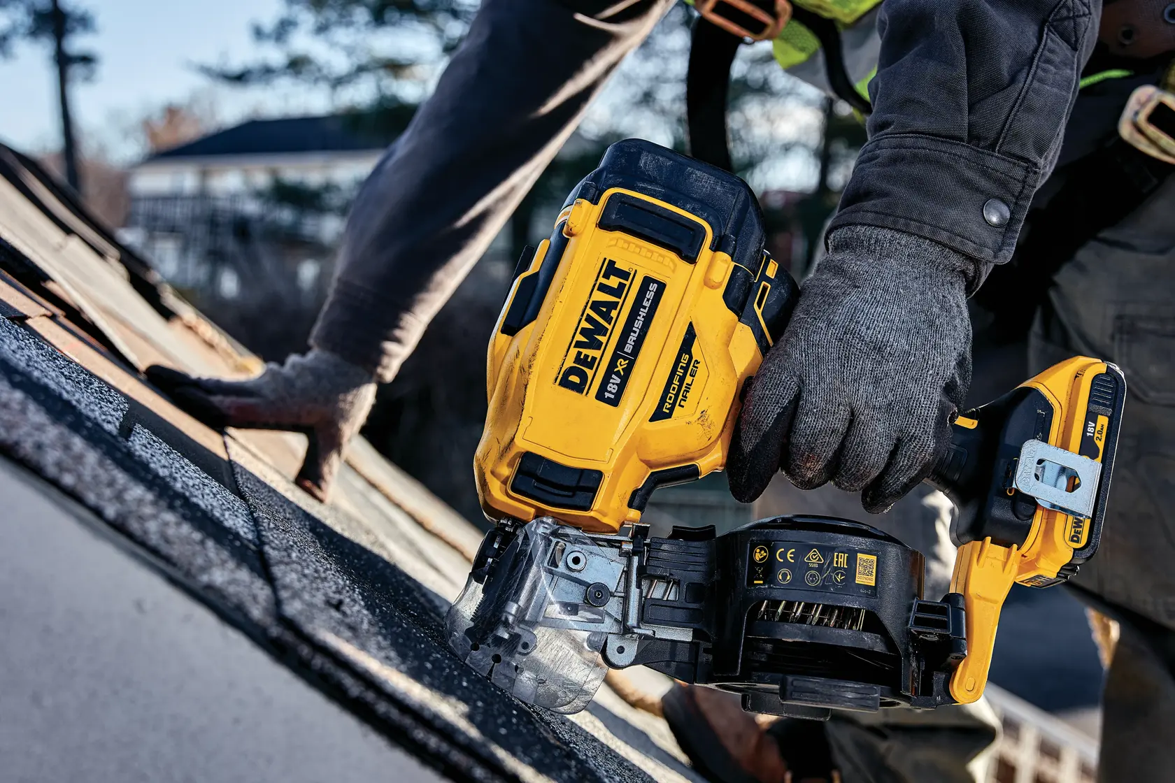 18V XR Brushless Roofing rolspijkertacker 2x 2.0Ah in TSTAK