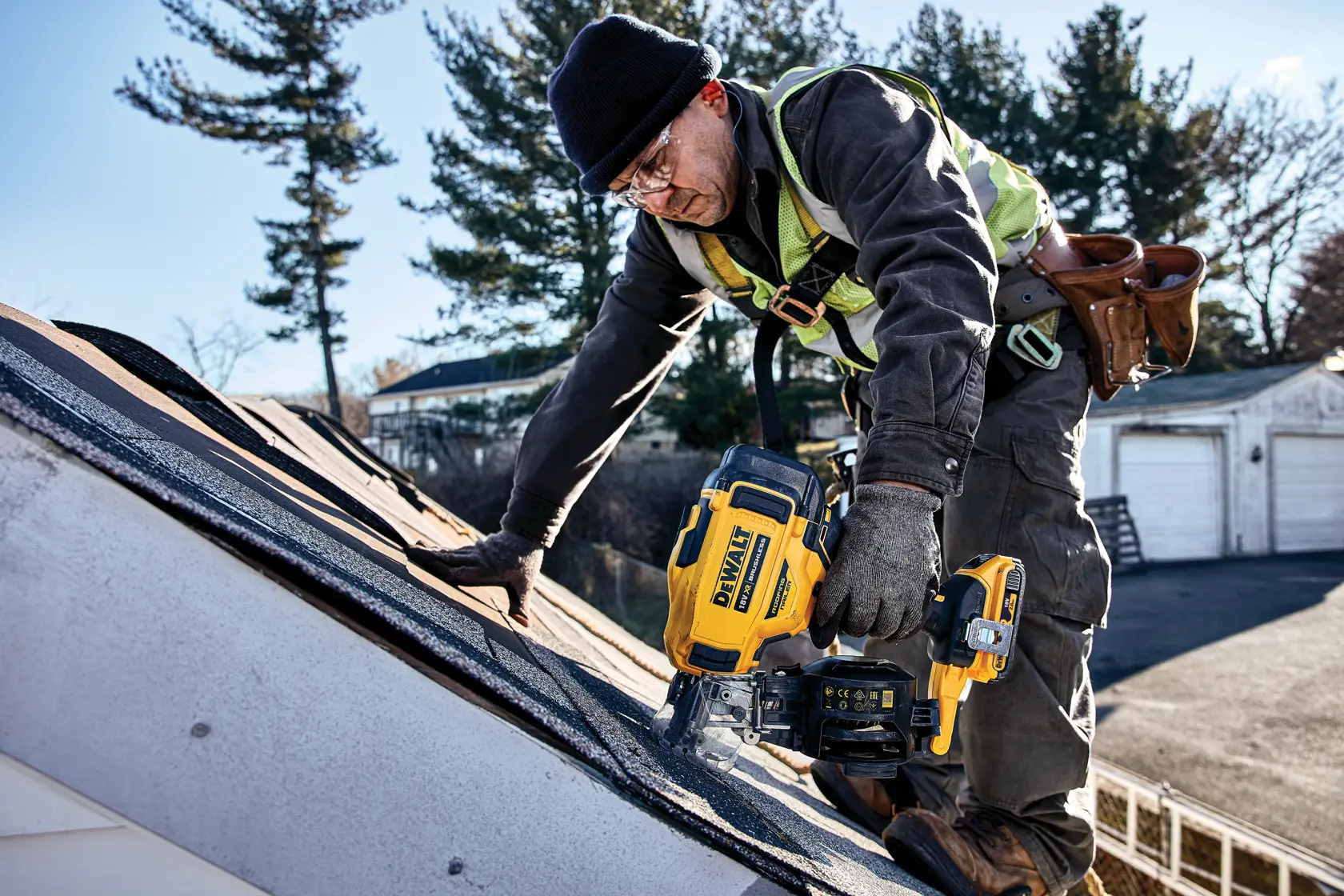 18V XR Brushless Roofing rolspijkertacker 2x 2.0Ah in TSTAK