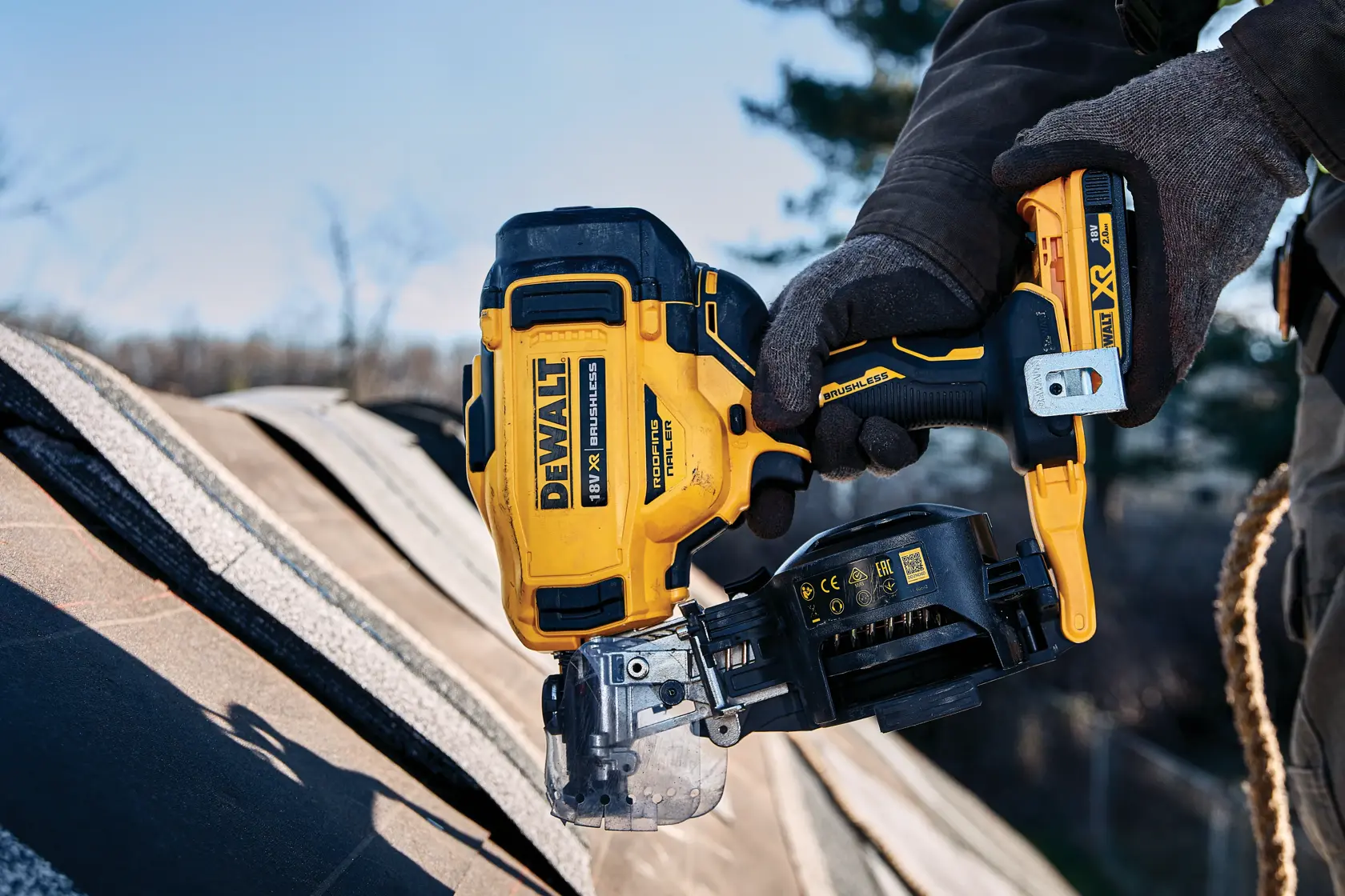 18V XR Brushless Roofing rolspijkertacker 2x 2.0Ah in TSTAK