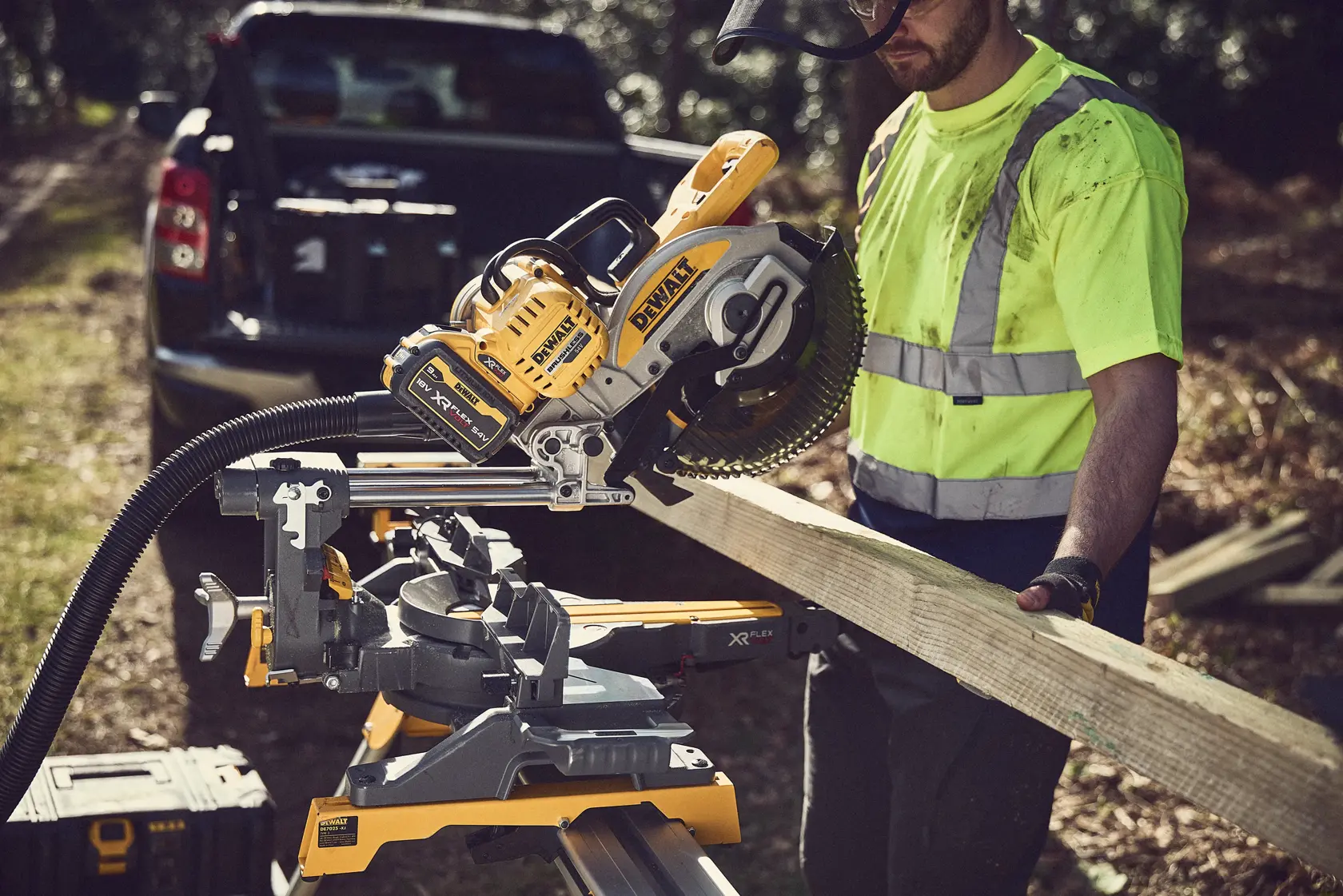 Scie à onglets XR Flexvolt 54V 250mm - sans batterie ni chargeur