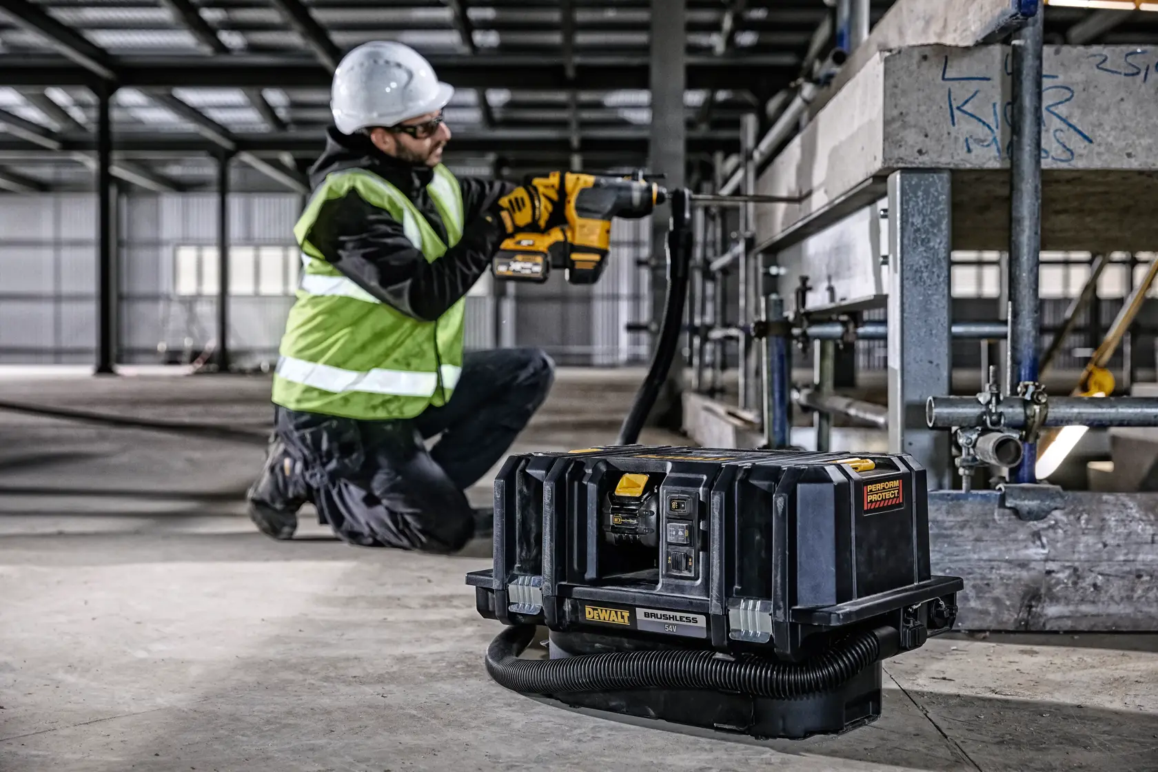 ASPIRATEUR TSTAK® XR Flexvolt 54V 2AH LI-ION BRUSHLESS EAU ET POUSSIÈRES CLASSE M